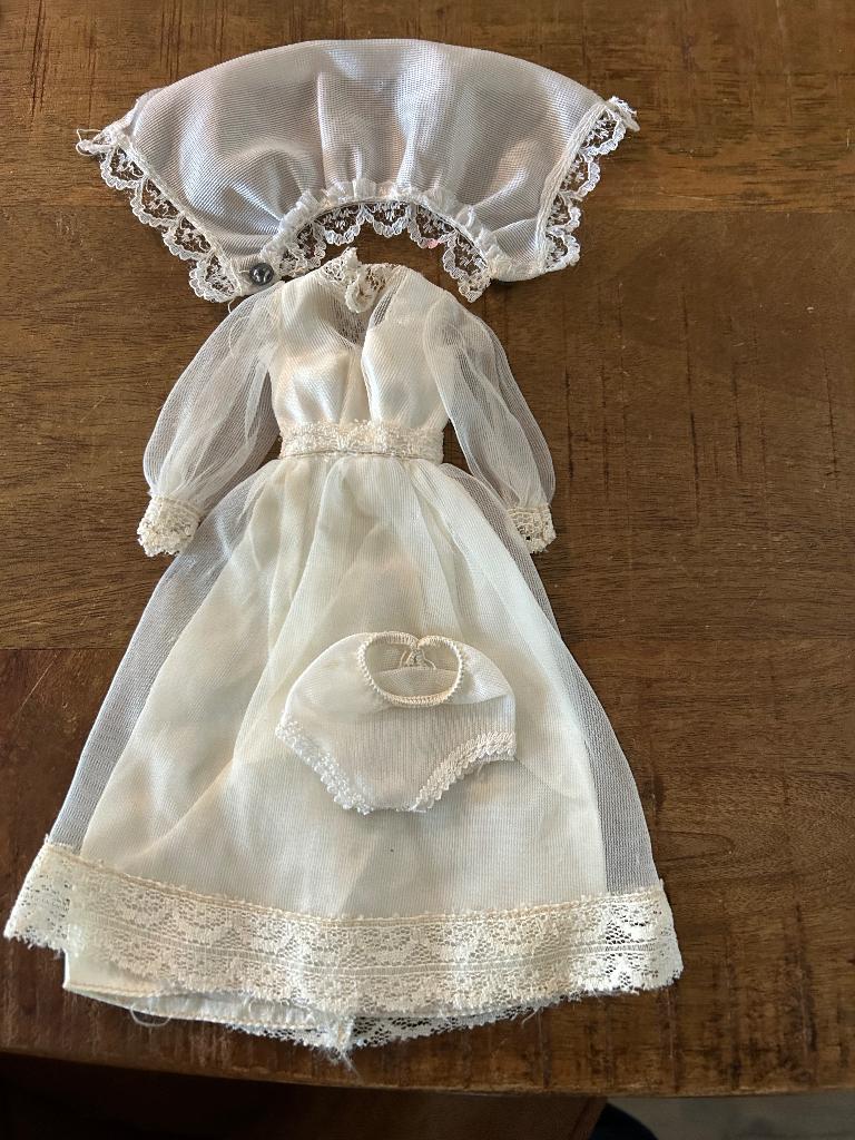 Barbie bruidsjurk e.a., Verzamelen, Poppen, Ophalen of Verzenden, Gebruikt, Kleertjes