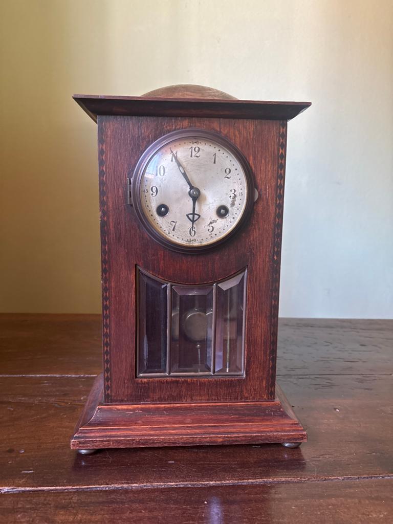 Antieke houten tafelklok met slinger, Antiek en Kunst, Ophalen
