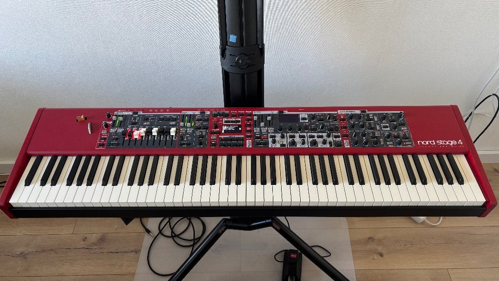Nord Stage 4 88 in nieuwstaat, Muziek en Instrumenten, 88 toetsen, Zo goed als nieuw, Midi-aansluiting, Ophalen
