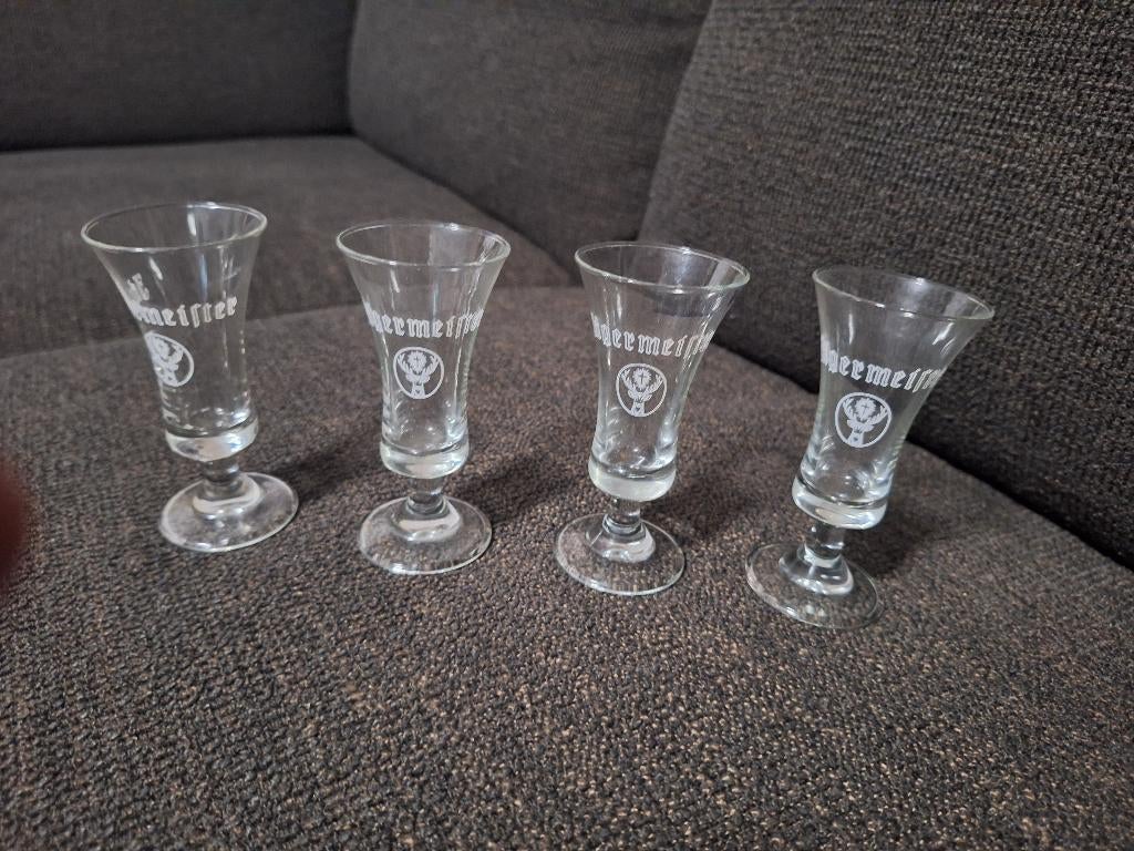 JAGERMEISTER glaasjes 4 stuks, 9 cm hoog, Verzamelen, Glas en Borrelglaasjes, Ophalen of Verzenden, Zo goed als nieuw, Borrel- of Shotglas