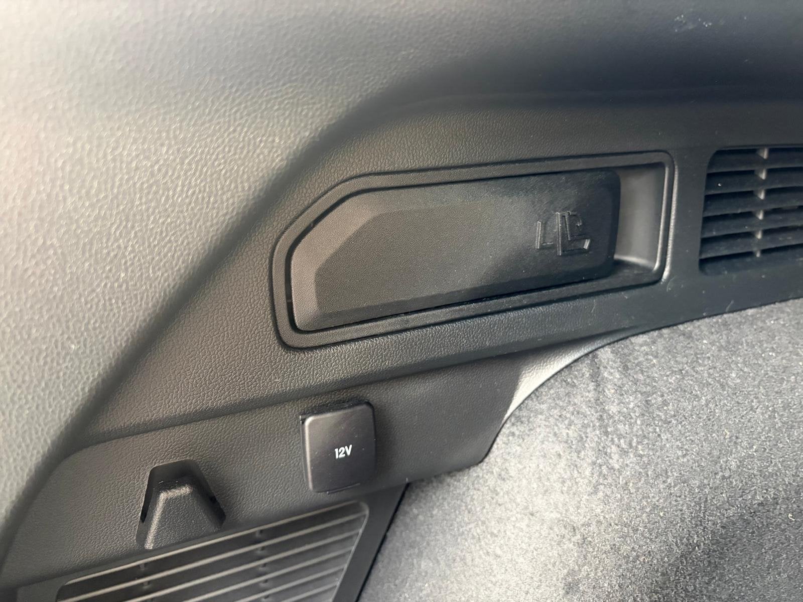 Foto 16 van Ford Kuga 2.5 PHEV St-line X Black Style | Trekhaak | Winter