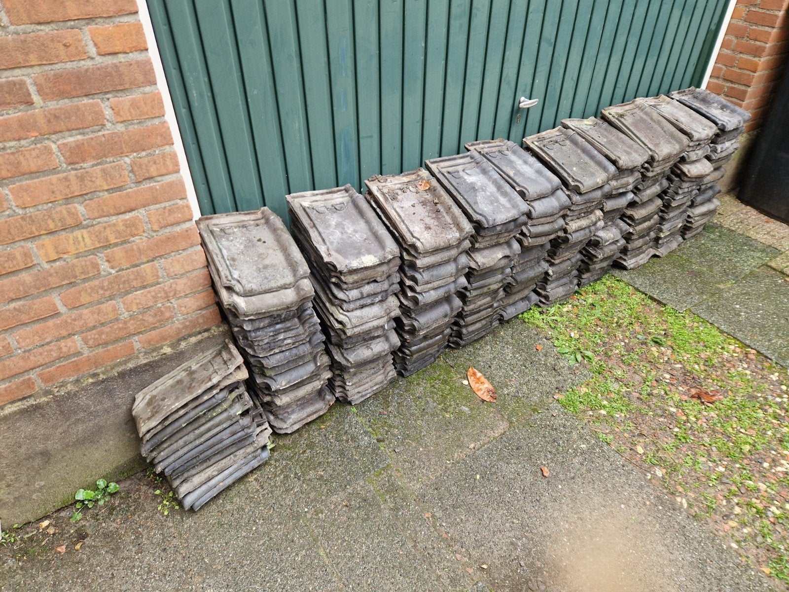 Gebruikte dakpannen - ca. 200-220 stuks 3020cm, Ophalen, Steen of Klei, Dakpannen, Grijs