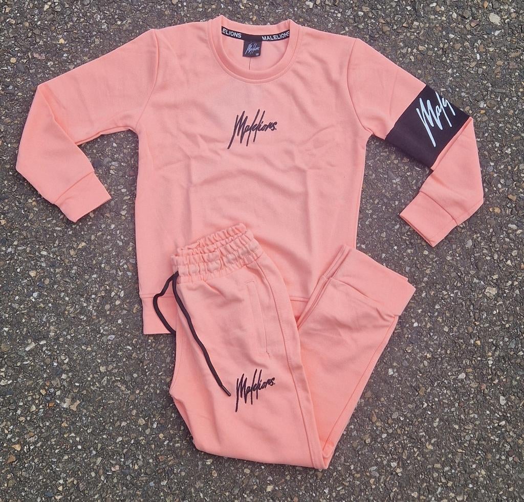 Mooi trainingspak 140, Ophalen of Verzenden, Zo goed als nieuw, Meisje, Sport- of Zwemkleding