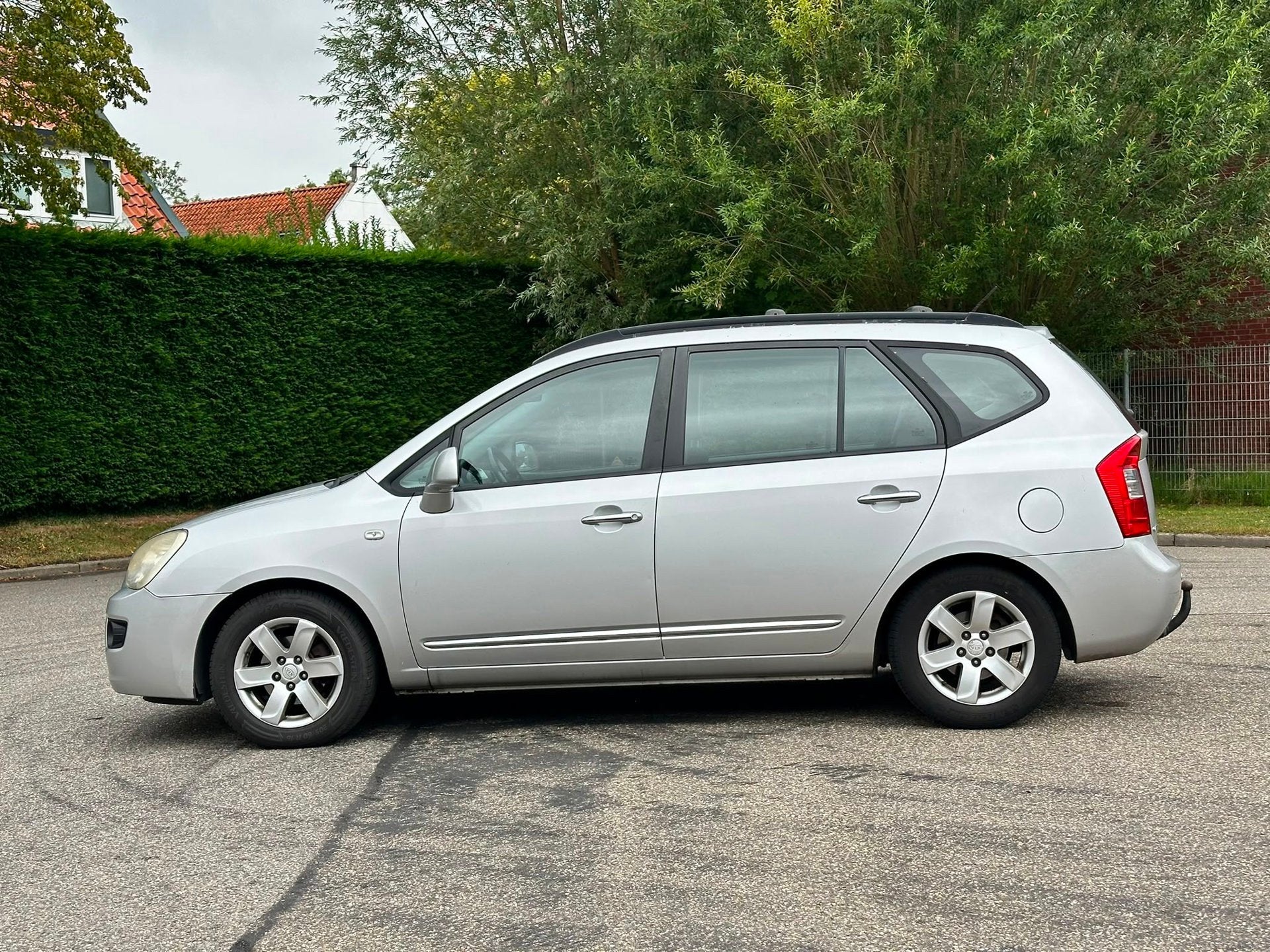 Kia Carens 2.0 CVVT EX Automaat*1e Eigenaar*Cruise*Trekhaak*, Gebruikt, 4 cilinders, 700 kg, 144 pk