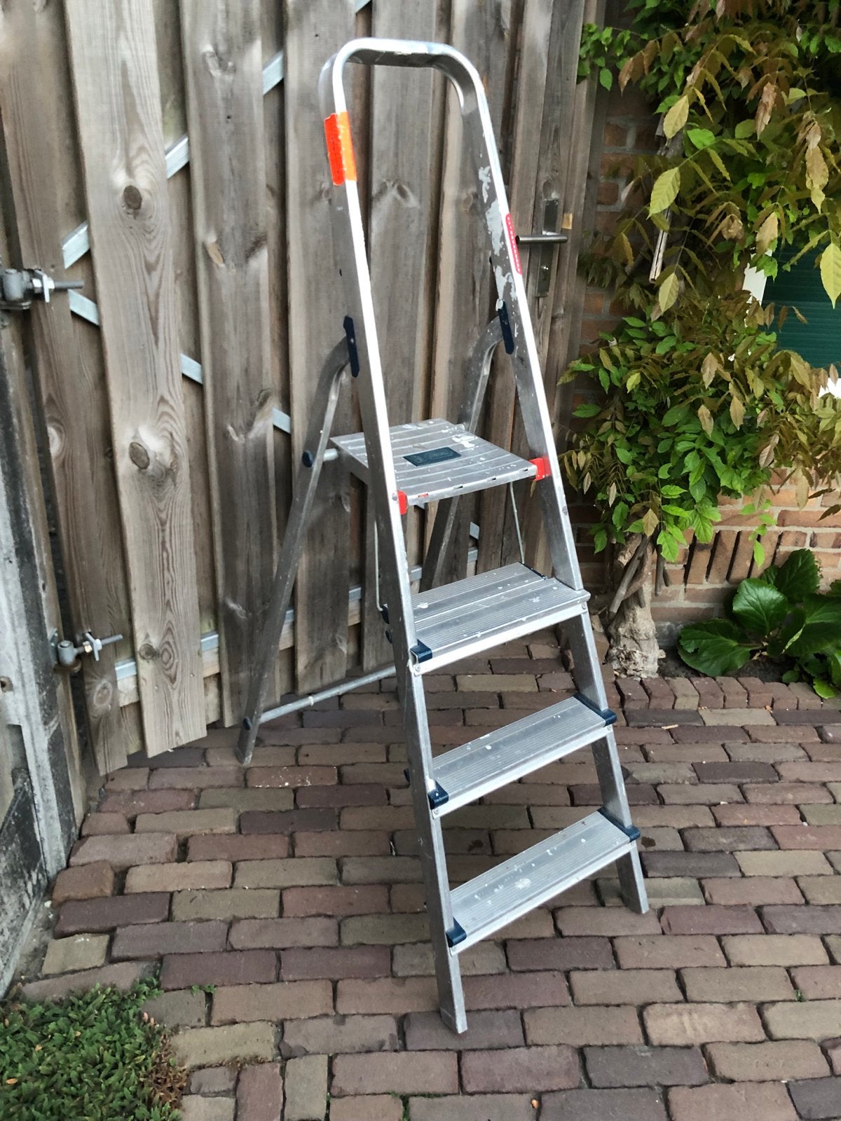 Altrex Double Decker D 804 Bordestrap - 4 treden, Doe-het-zelf en Verbouw, Ladders en Trappen, Ophalen, Gebruikt, Trap, Opvouwbaar of Inschuifbaar