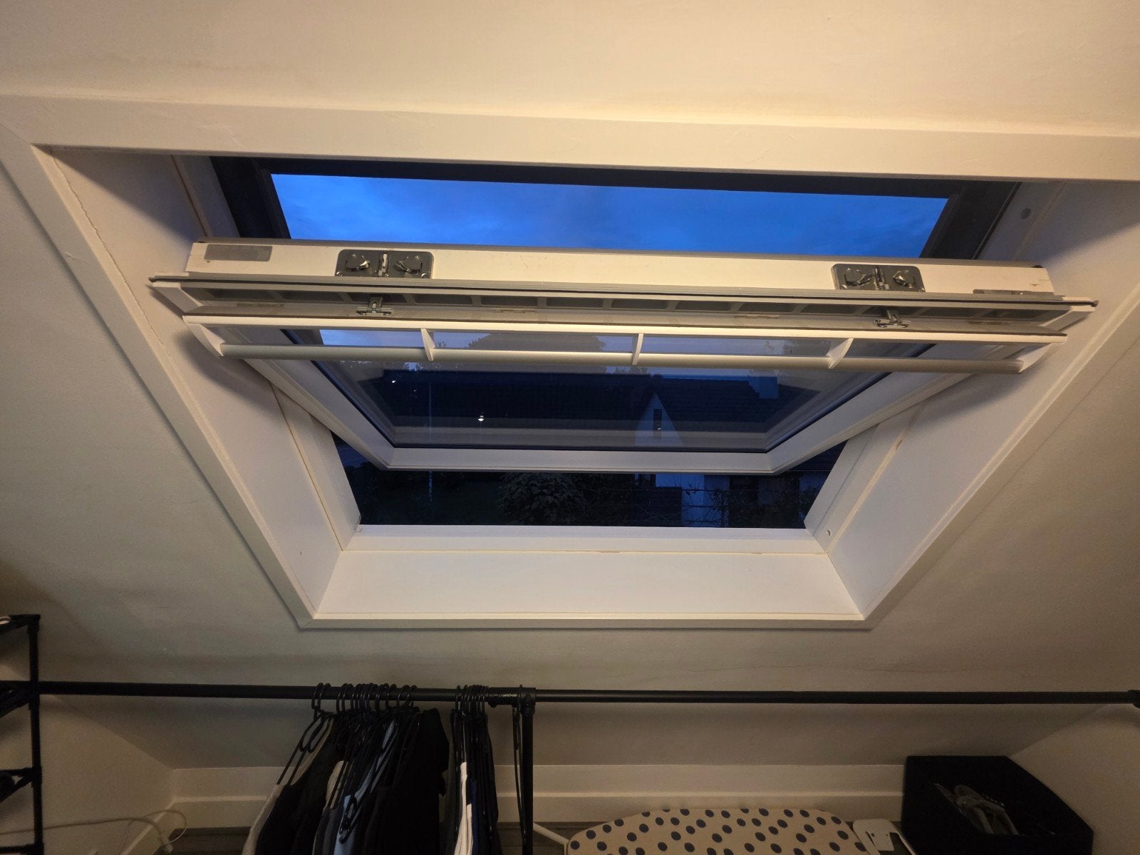 2x Velux dakraam 134cm breed 98 cm hoog, Ophalen, Zwart, Minder dan 5 m², Overige typen