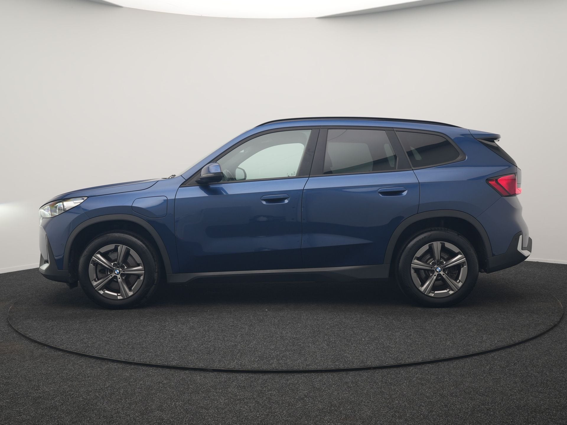 BMW X1 xDrive25e Sportline PHEV 245pk Dealer O.H. | Trekhaak, Gebruikt, Bedrijf, Hybride Elektrisch/Benzine, 3 cilinders