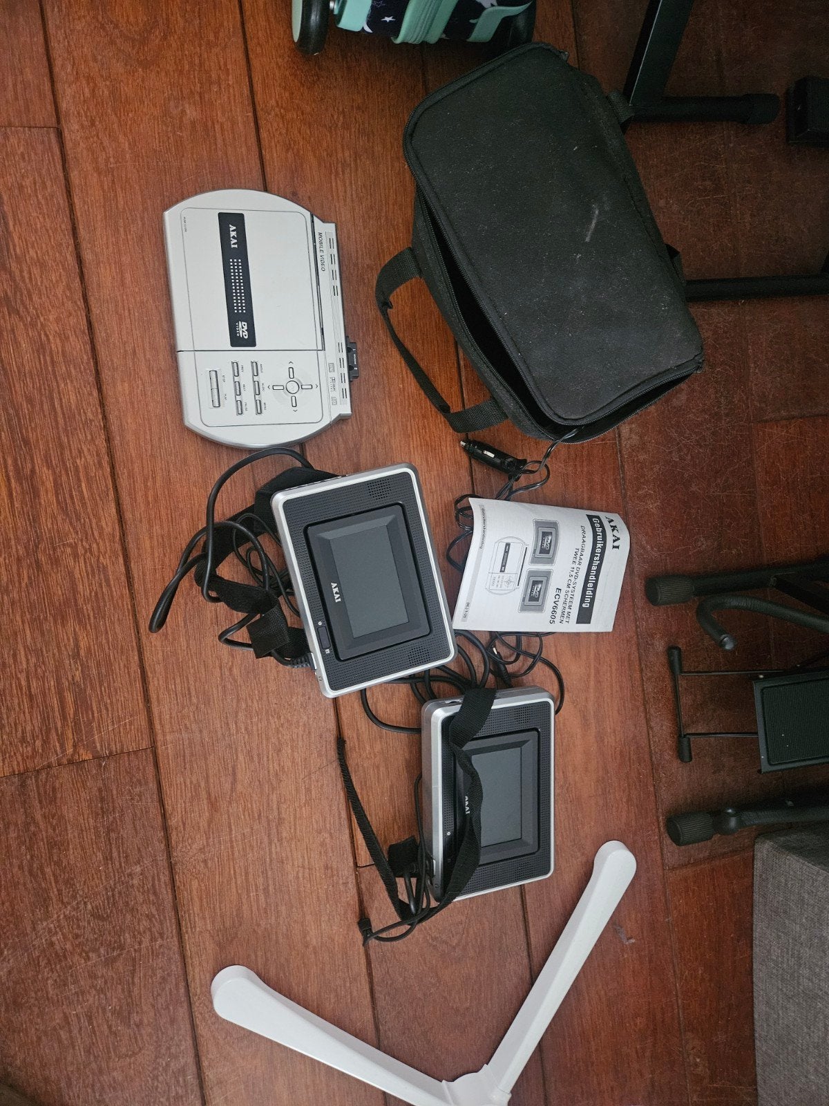Akai Draagbaar DVD-systeem met twee schermen, Gebruikt, Draagbaar, Ophalen of Verzenden, Overige merken