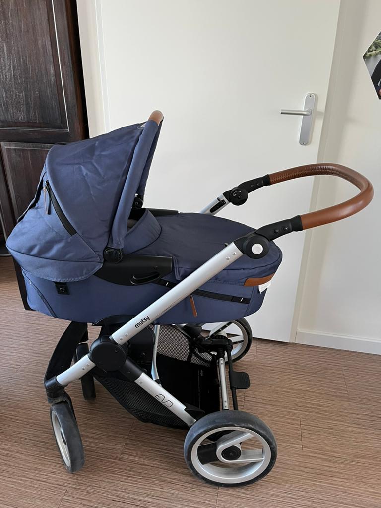 Mutsy Evo kinderwagen 3 in 1 donkerblauw, Kinderen en Baby's, Kinderwagens en Combinaties, Ophalen, Gebruikt, Combiwagen, Mutsy