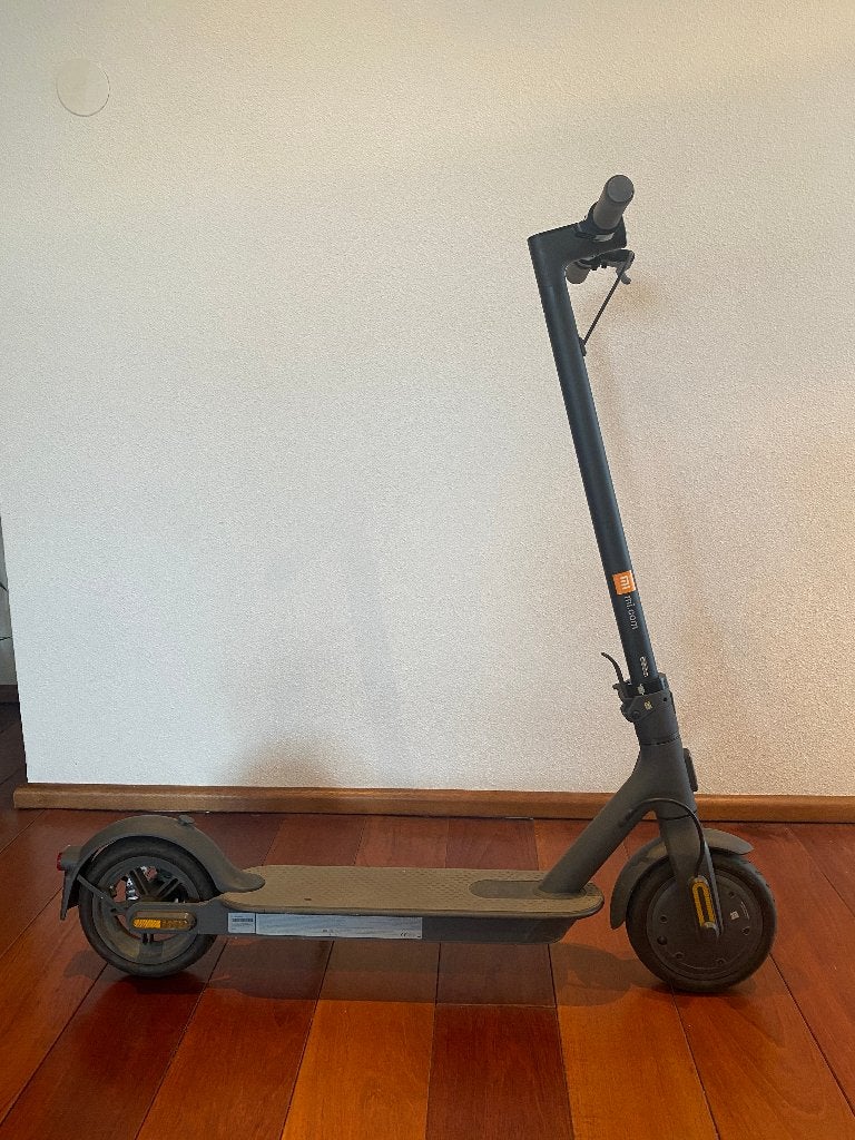 Xiaomi Mi Electric Scooter Essential + charger & lock, Ophalen, Zo goed als nieuw, Elektrische step (E-scooter), Xiaomi Mi