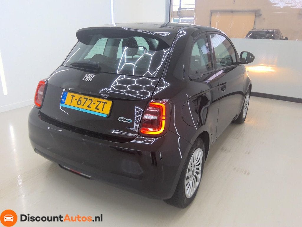 Fiat 500 Urban 42 kWh CarPlay, Auto's, 118 pk, 4 stoelen, Zwart, Origineel Nederlands