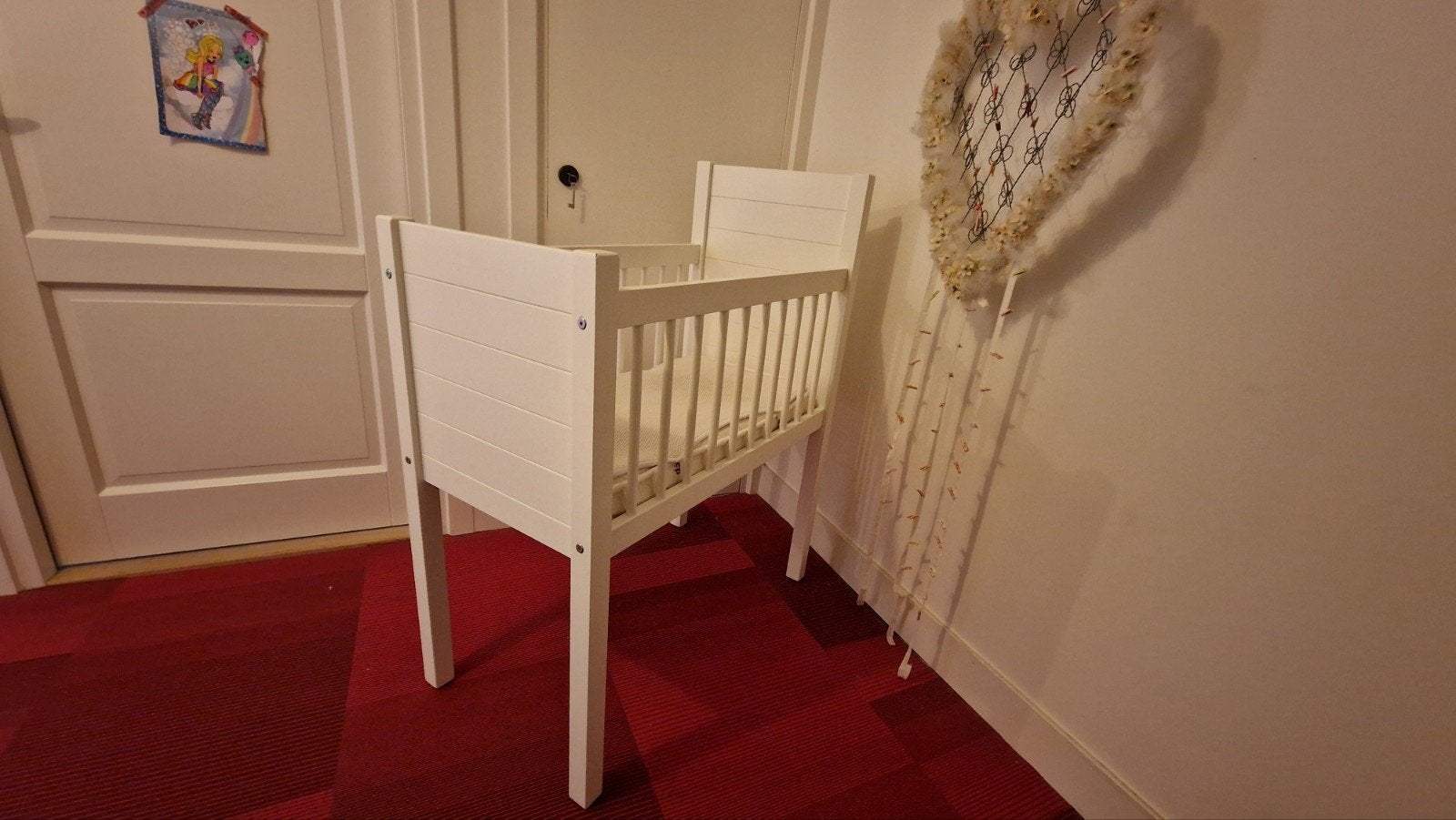 Wit houten wiegje met AeroSleep matras en toebehoren, Ophalen, Zo goed als nieuw, Wieg