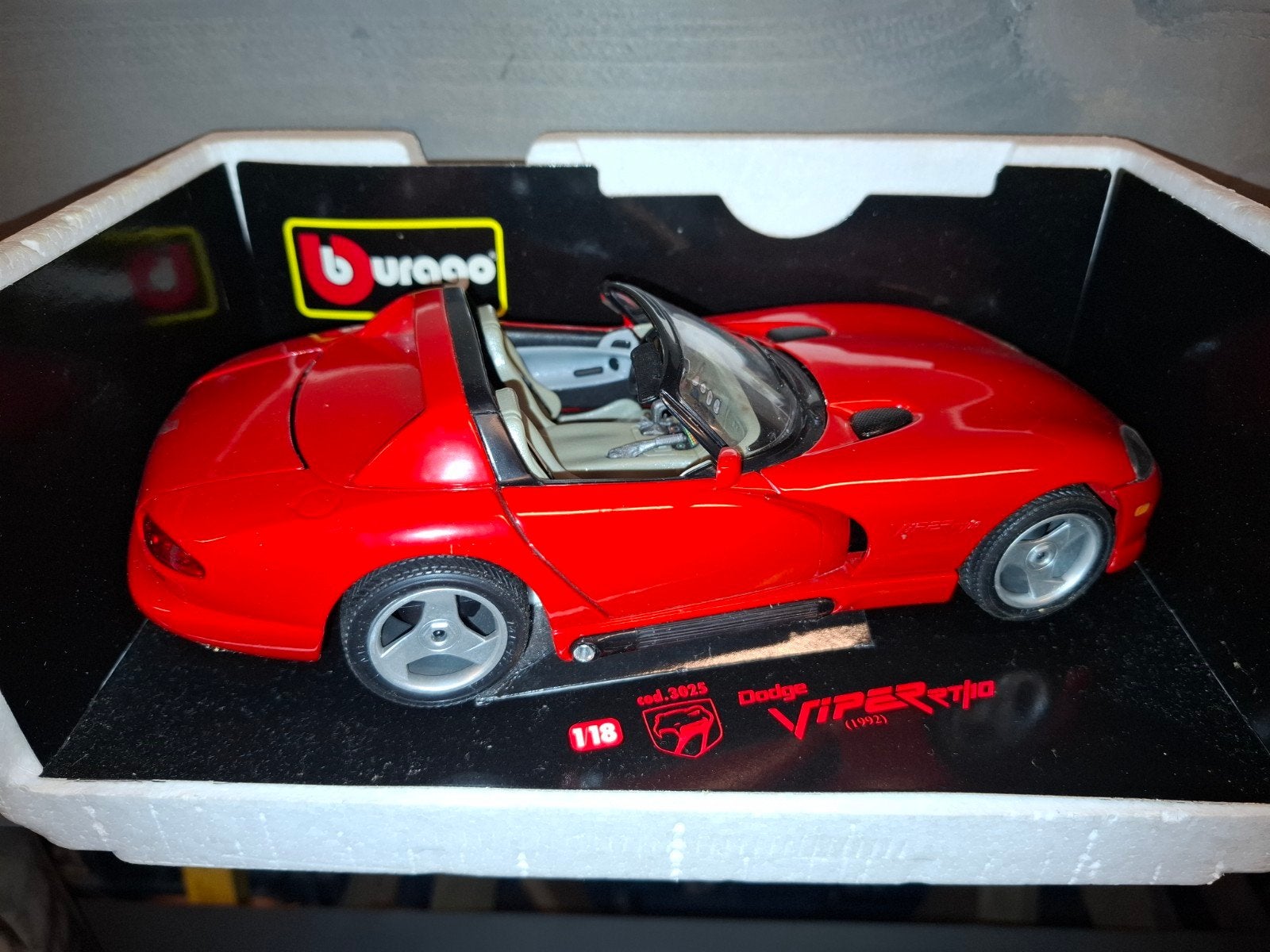 Burago Dodge Viper RT/10 (1992) schaalmodel 1:18, Ophalen of Verzenden, Zo goed als nieuw, Auto, Bburago