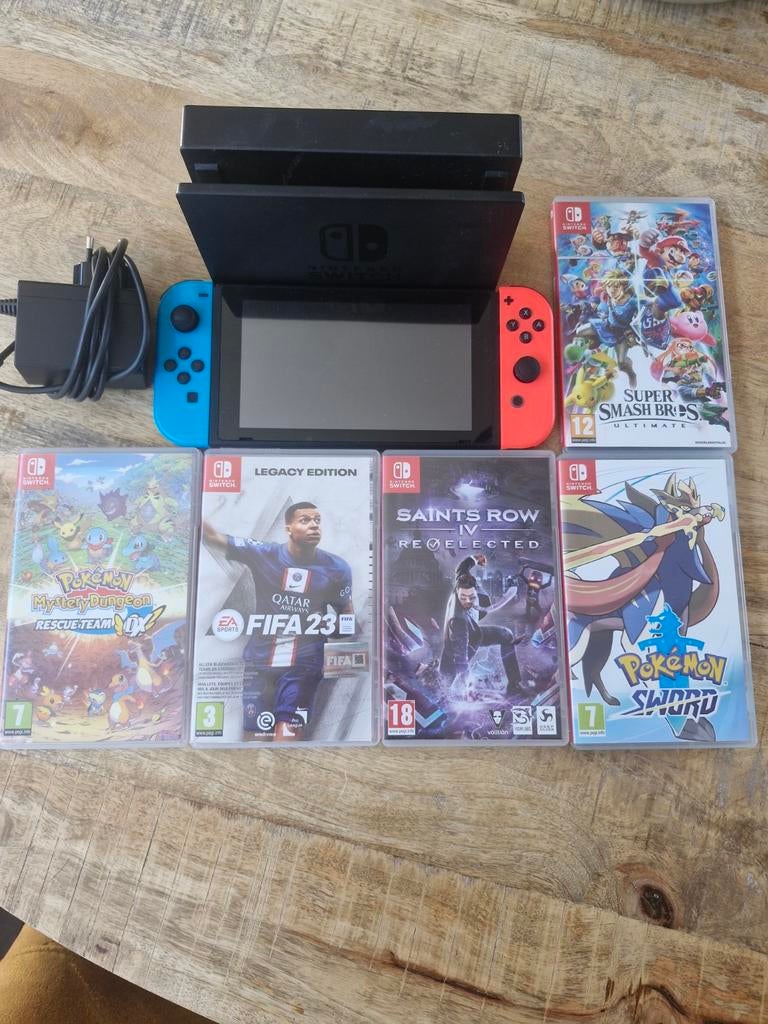Nintendo Switch met 2 controllers en 5 games, Spelcomputers en Games, Spelcomputers | Nintendo Switch, Gebruikt, Switch Original
