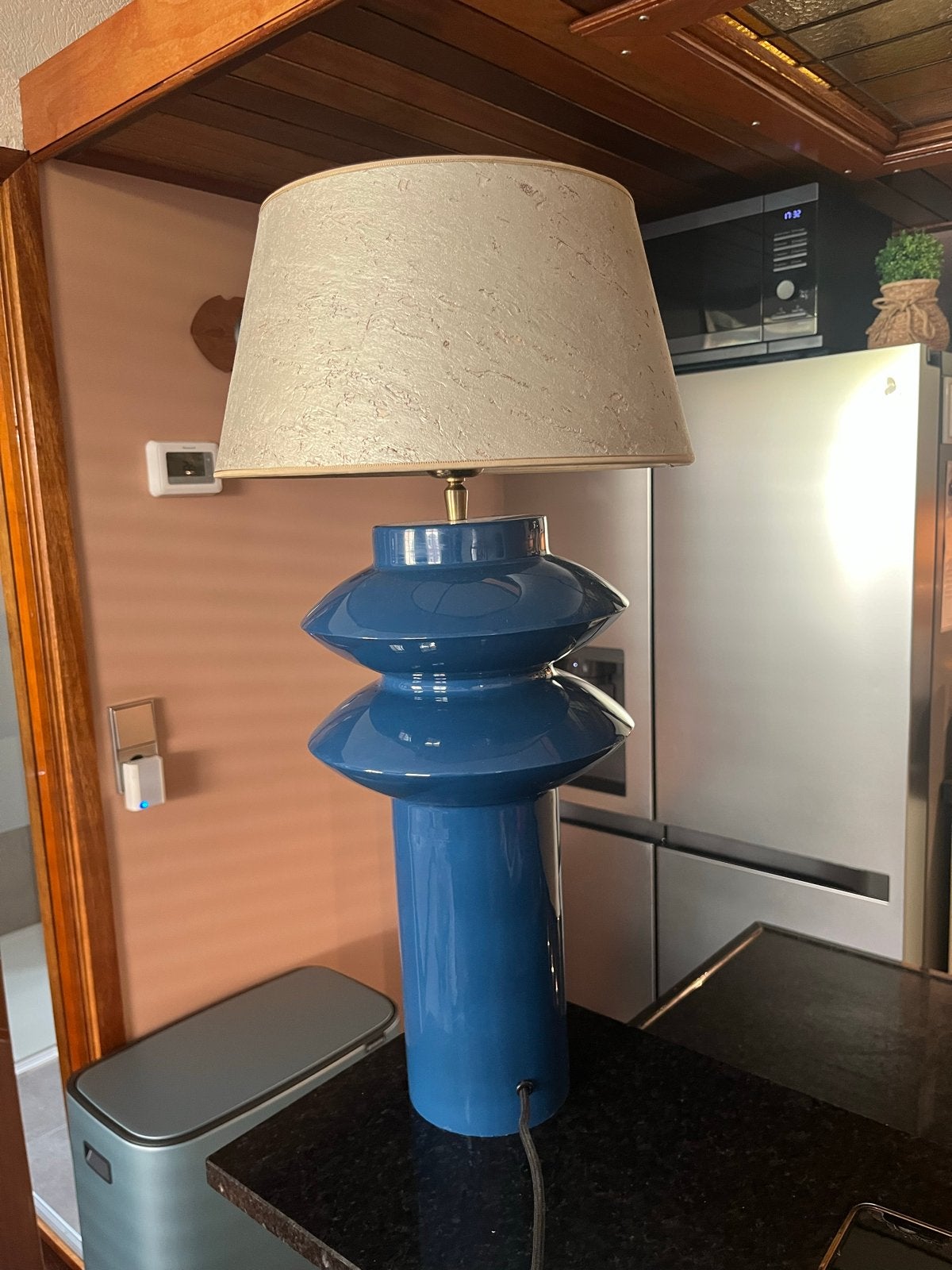 Stijlvolle blauwe tafellamp met stoffen kap, Blauw, Keramiek, Ophalen of Verzenden, Zo goed als nieuw