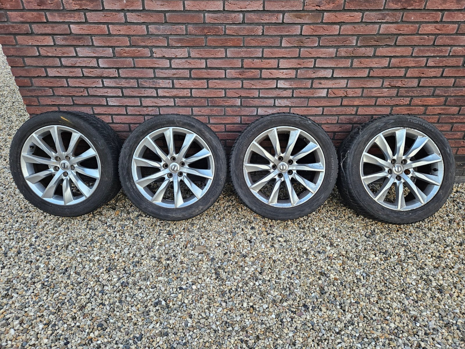 Volvo 18 inch velgen met Nokian winterbanden 245/45 R18, Auto-onderdelen, Banden en Velgen, Ophalen, 18 inch, Banden en Velgen