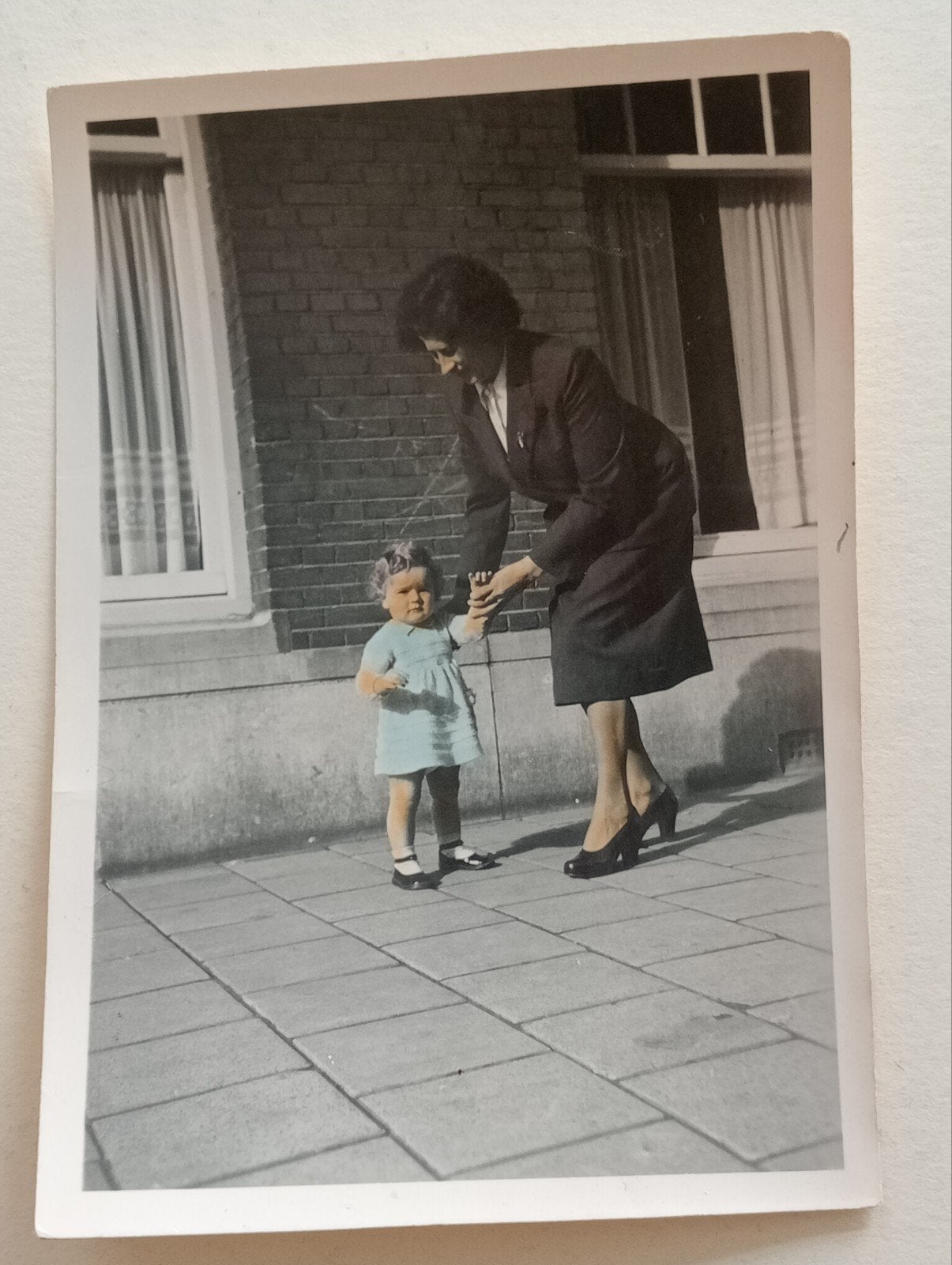 Moeder en dochter Amsterdam 1953, Verzamelen, Ophalen of Verzenden, 1940 tot 1960, Gebruikt