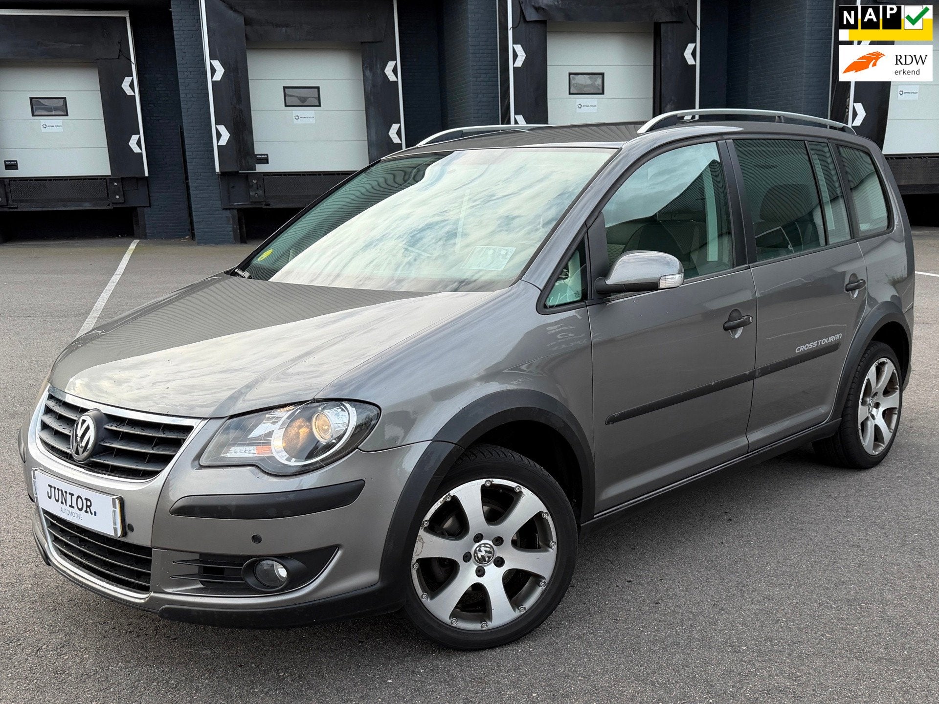 Volkswagen Touran 1.4 TSI Cross 5p AUTOMAAT/XENON/CRUISE/CAM, Stof, Gebruikt, 4 cilinders, Xenon verlichting