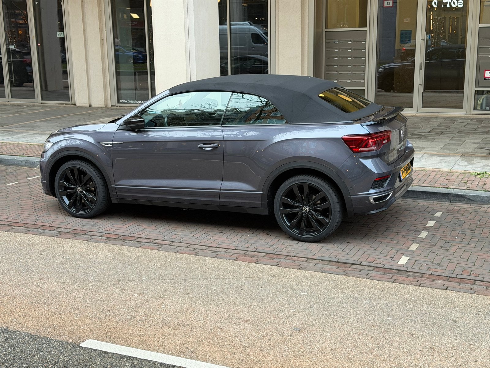Volkswagen T-Roc 1.5 TSI 150pk 7-DSG 2021 Grijs, Lichtsensor, 4 cilinders, 4 stoelen, 75 €/maand