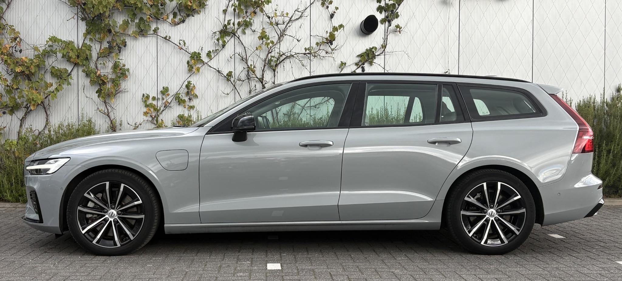Volvo V60 2.0 T6 Plug-in hybrid AWD Plus Dark | Adaptieve Cr, Automaat, Gebruikt, Euro 6, 4 cilinders