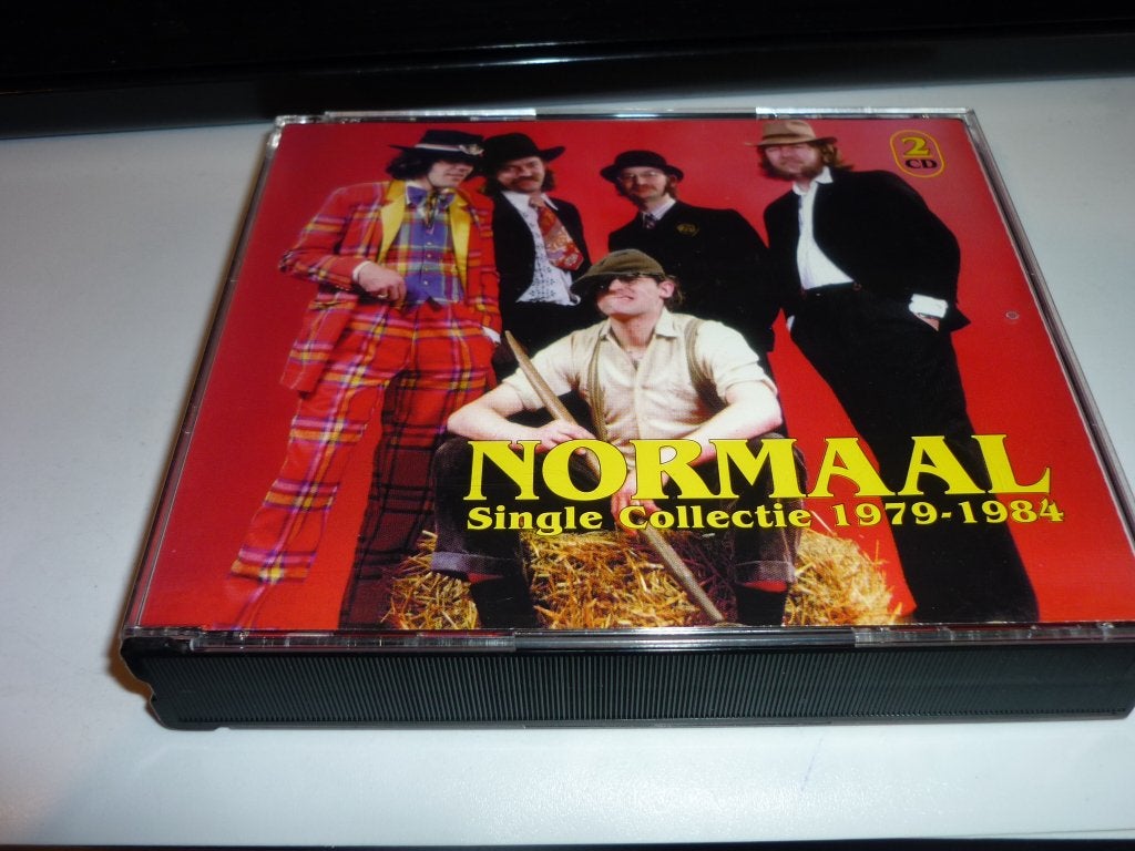 Normaal - Single Collectie 1979-1984 (2CD), Met bonustracks, Ophalen of Verzenden, Zo goed als nieuw, Verzamelalbum