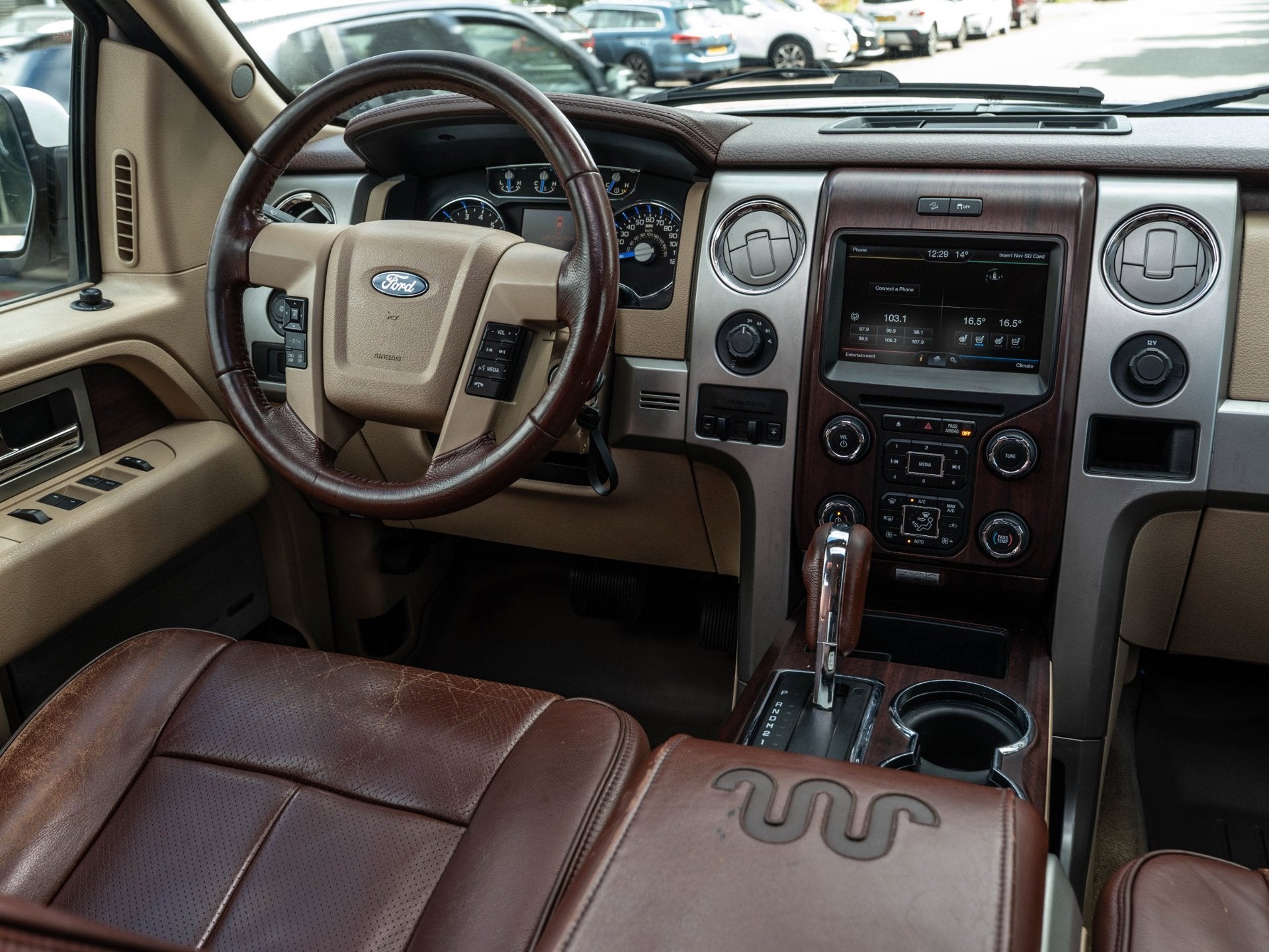 Ford F-150 KING RANCH | PANORAMA | PARKEERCAMERA | STOEL KOE, Auto's, 3500 cc, Lichtsensor, F-150, Wit