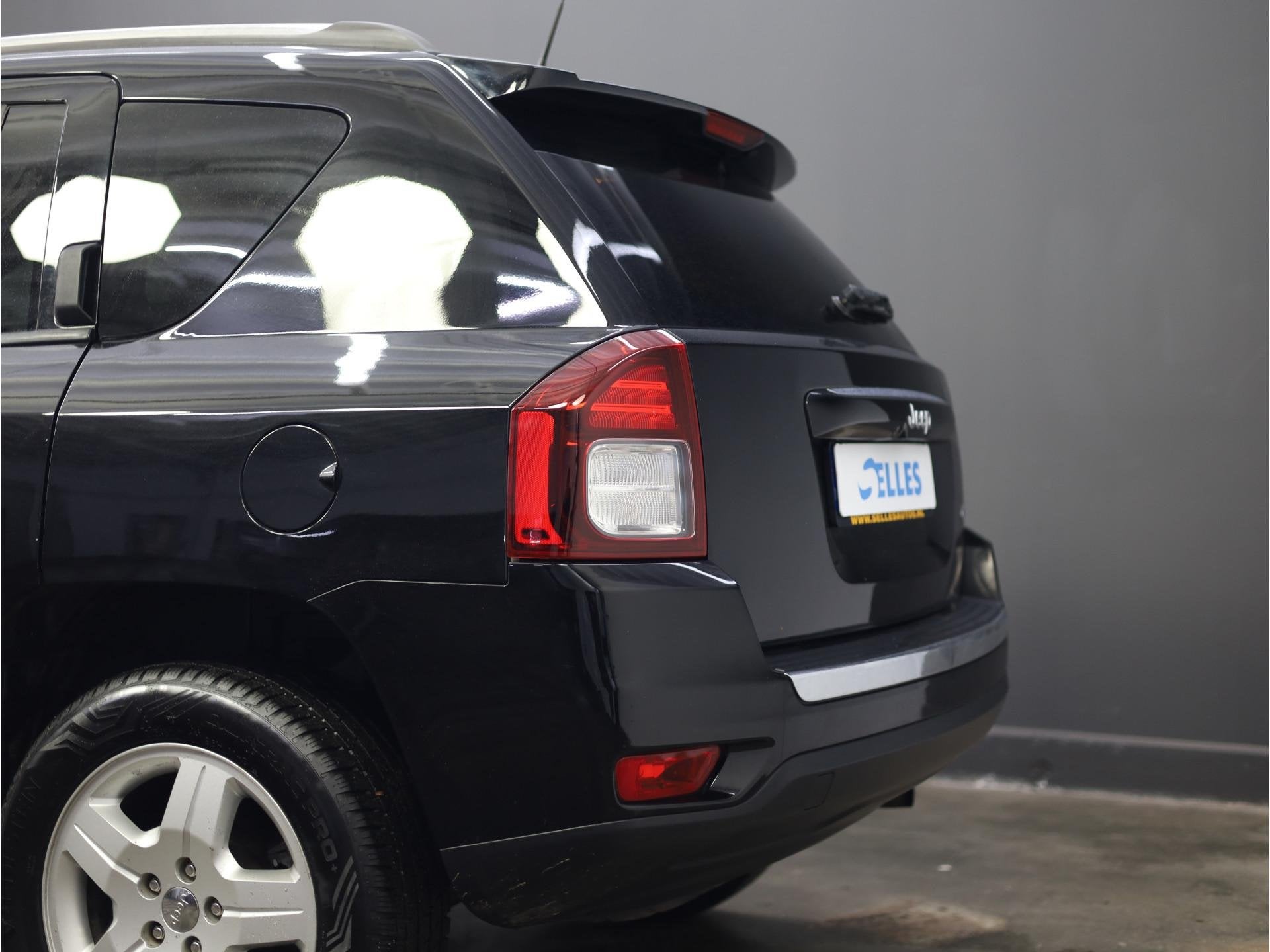 Jeep Compass 2.0 North Business Edition | Navigatie | Camera, Auto's, 1998 cc, Gebruikt, Zwart, Handgeschakeld