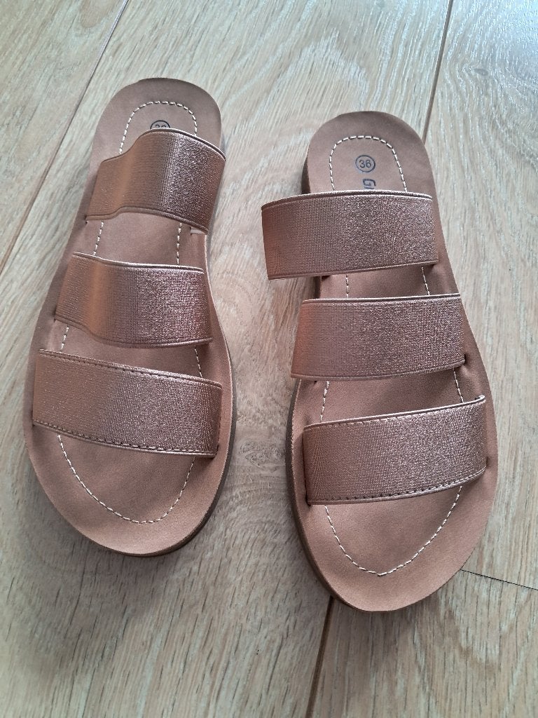 Roze/gold dames sandaal/slippers maat 36 (zo goed als nieuw), Slippers, Ophalen of Verzenden, Zo goed als nieuw, Graceland