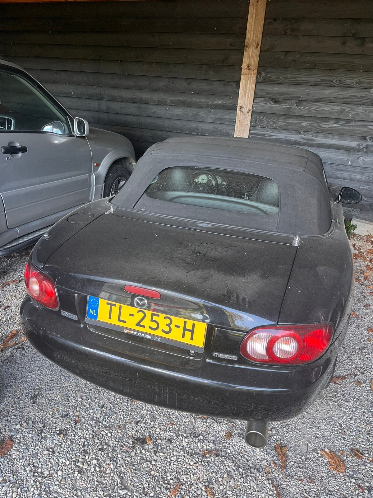 Mazda MX-5 1.6 I 2003 Zwart, Achterwielaandrijving, 40 €/maand, Zwart, 4 cilinders