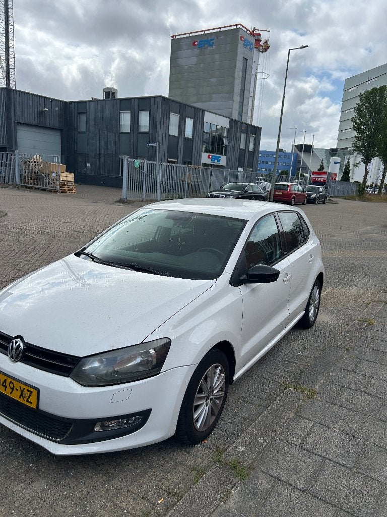 Volkswagen Polo 1.2 51KW 2011 Wit, Auto's, Voorwielaandrijving, 967 kg, 40 €/maand, 1198 cc