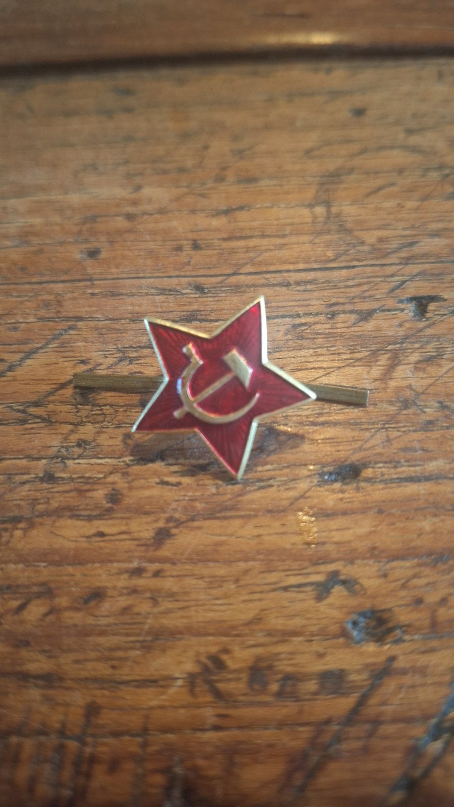 Vintage Sovjet-Unie Hamer en Sikkel Speldje, Verzamelen, Speldjes, Pins en Buttons, Ophalen of Verzenden, Gebruikt, Overige onderwerpen