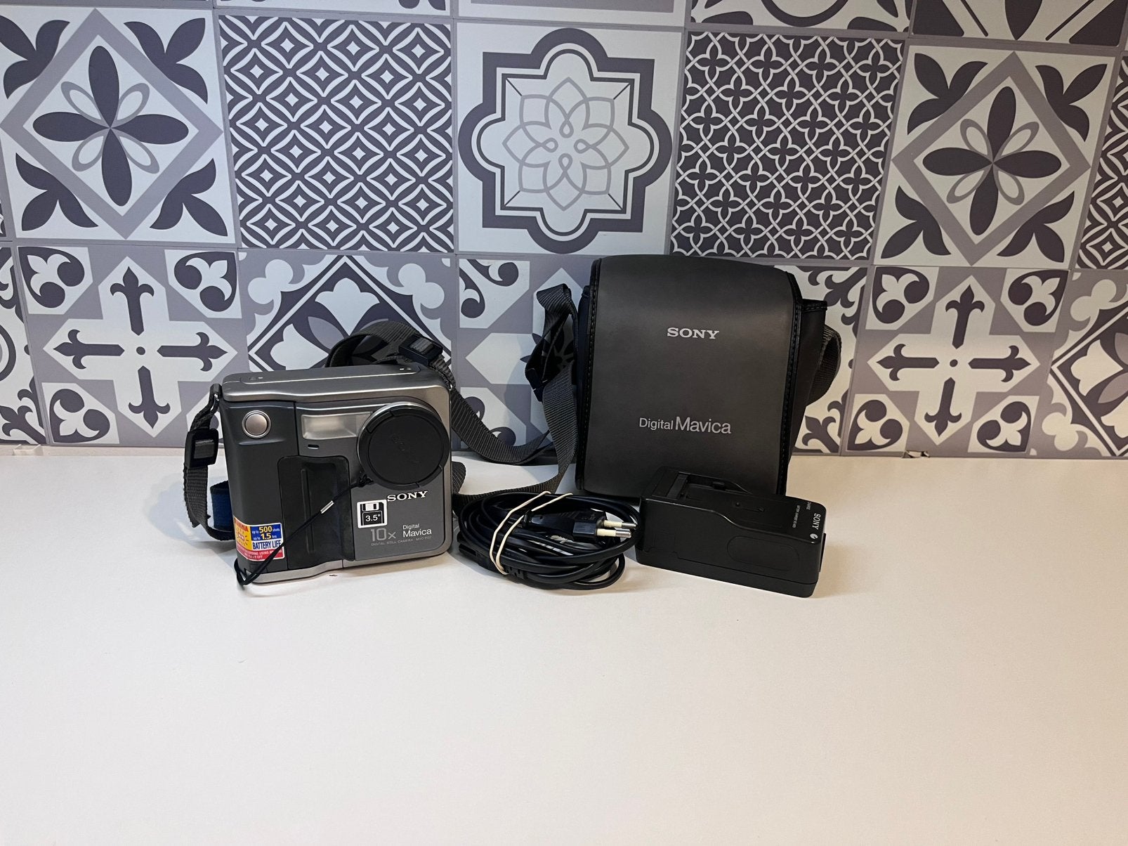 Sony Digital Mavica MVC-FD7 – werkend met lader, accu en tas, Ophalen, Sony