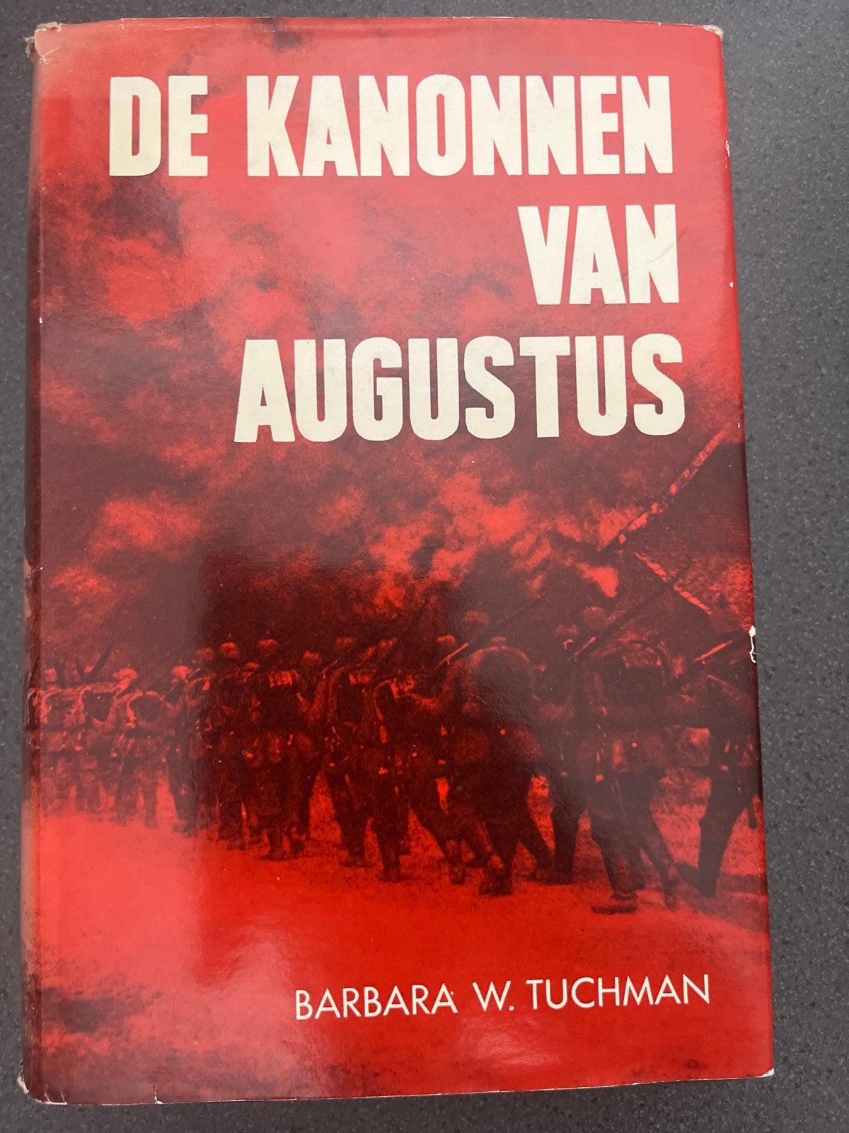 De Kanonnen van Augustus - Barbara W. Tuchman, Boeken, Ophalen of Verzenden, Voor 1940, Gelezen, Algemeen