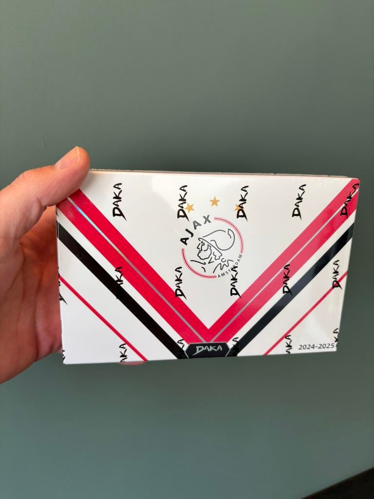Ajax Amsterdam Daka Hobbybox Sealed, Ophalen of Verzenden, Nieuw, Ajax, Spelerskaart