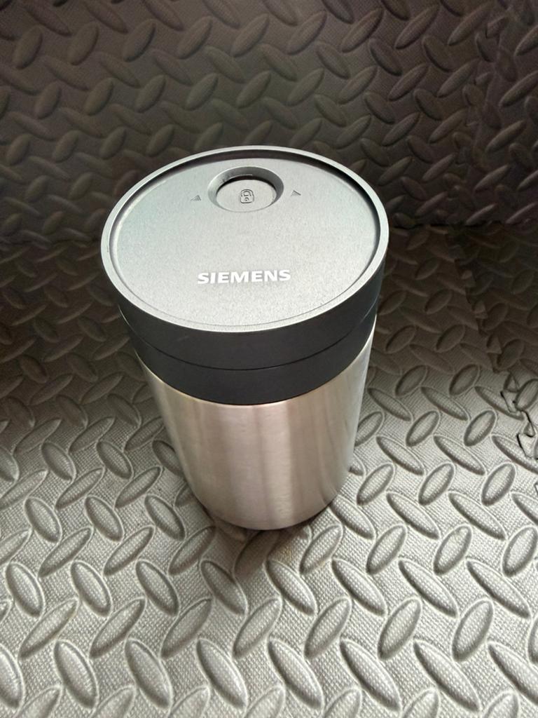 Siemens TZ80009N Geïsoleerde Melkcontainer Siemens EQ-Serie, Melkaccessoire, Ophalen of Verzenden, Zo goed als nieuw, Siemens