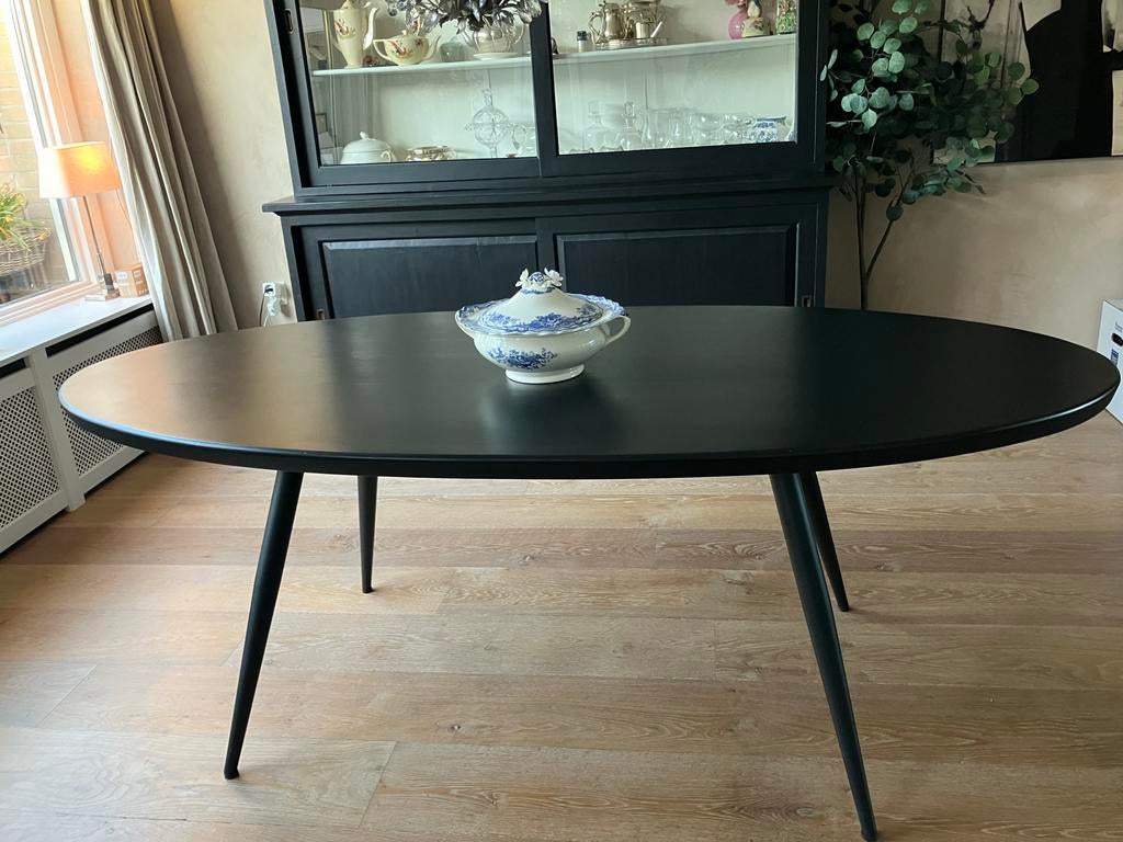 Stijlvolle zwarte ovale eettafel - Modern design, Huis en Inrichting, Tafels | Eettafels, Ophalen, 50 tot 100 cm, Zo goed als nieuw