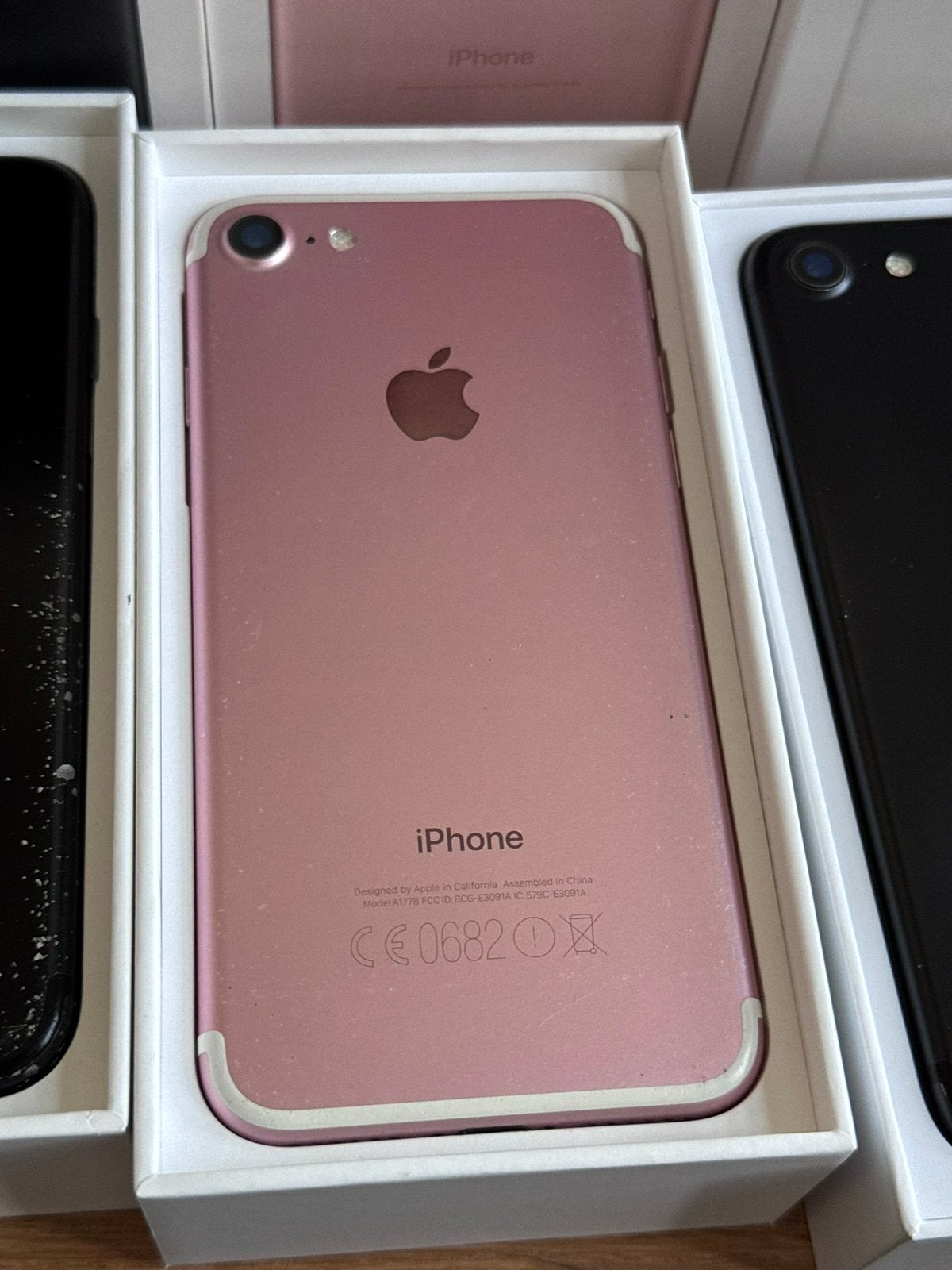 3x Apple iPhone 7 128gb & 32gb, Telecommunicatie, Mobiele telefoons | Hoesjes en Frontjes | Apple iPhone, 1 park way apple, Ophalen of Verzenden