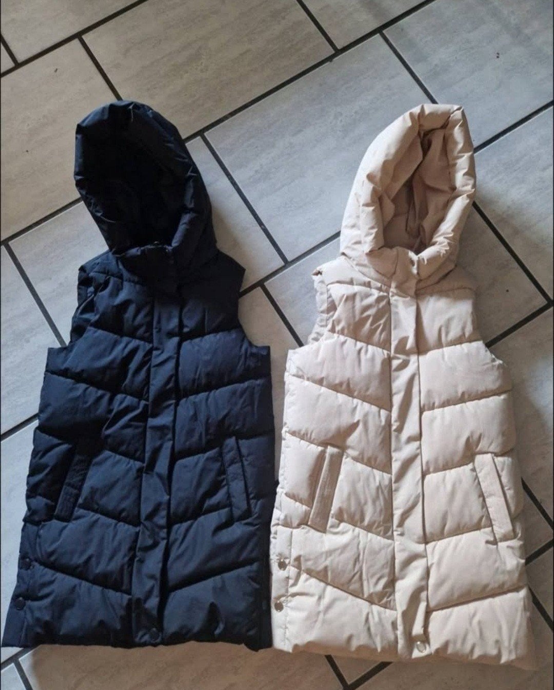 2 C&A bodywarmers voor meisje - beige & zwart - maat 134, Kinderen en Baby's, Kinderkleding | Maat 134, C&A, Meisje, Ophalen of Verzenden