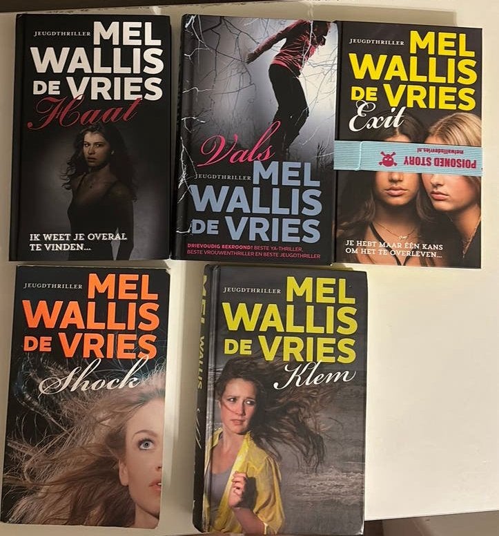 5 boeken van Mel Wallis de Vries, Boeken, Ophalen of Verzenden, Zo goed als nieuw, Fictie