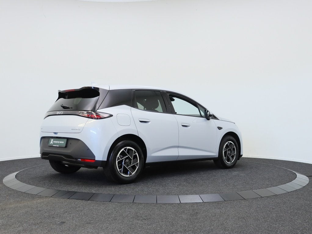 BYD Dolphin G 1.5L DM-i Boost | BYD Dealer | Plug-in | Priva, Auto's, Stof, Zwart, Wit, Plug-in hybride