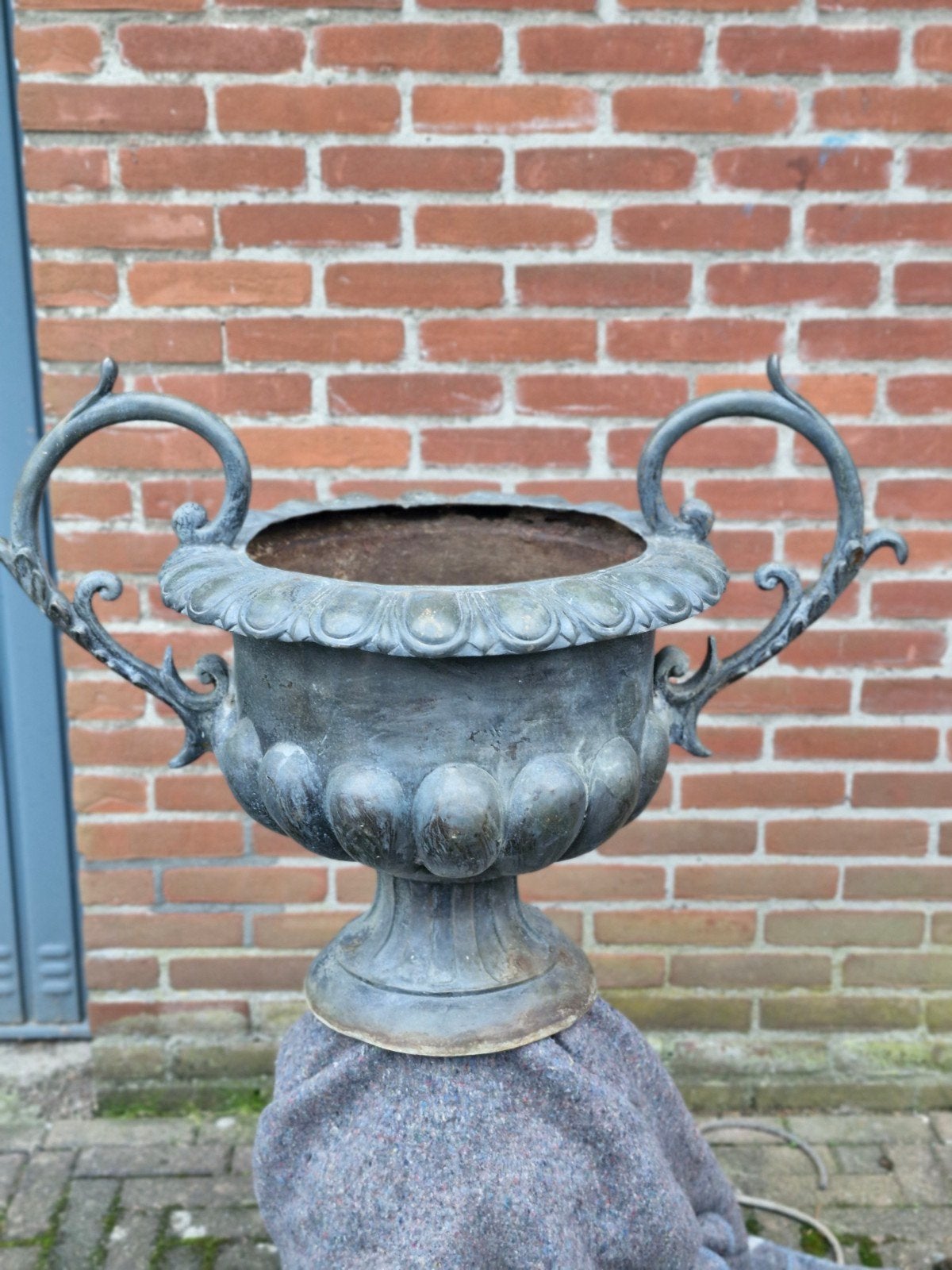Grote antieke bronzen tuinvaas in zeer goede staat, Tuin en Terras, Ophalen of Verzenden