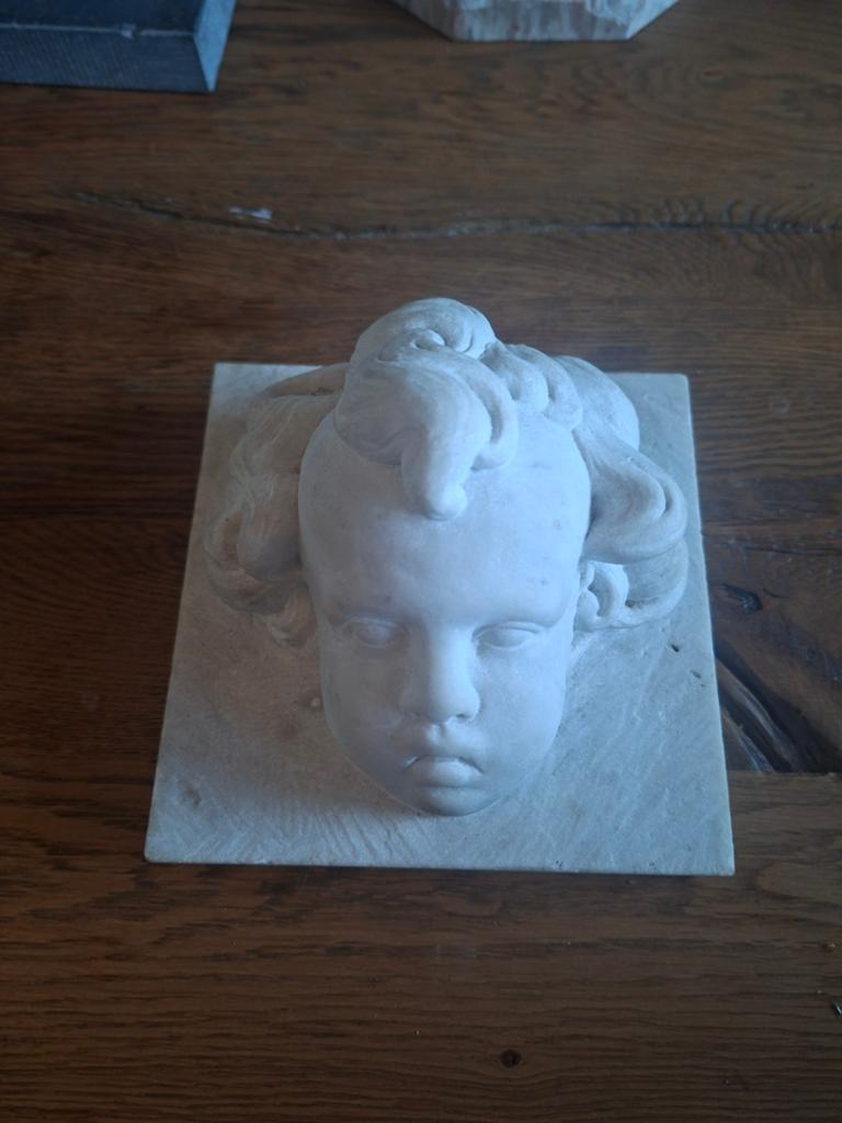 Marmeren reliëf van kinderhoofdje, Overige onderwerpen, Minder dan 20 cm, Ophalen of Verzenden, Handgemaakt