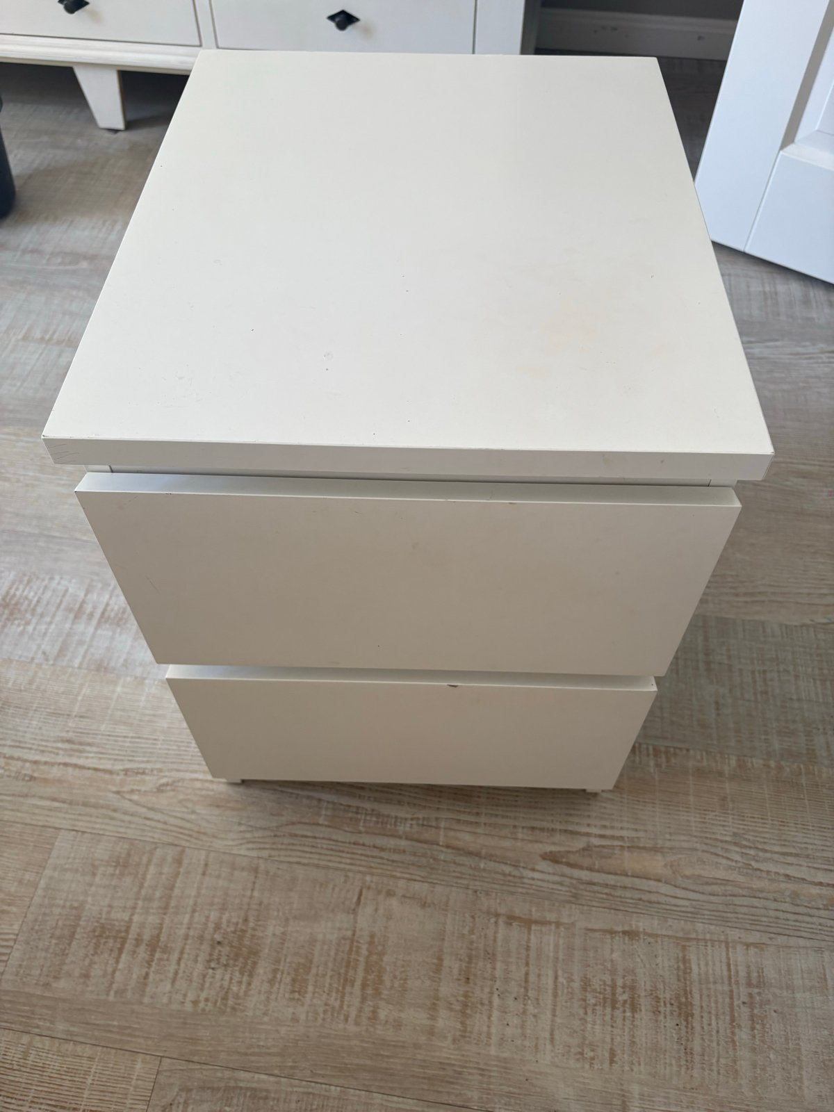 Wit ladeblok met 2 laden IKEA MALM kast/ nachtkasje, Huis en Inrichting, Ophalen, Overige materialen, Minder dan 50 cm, Gebruikt