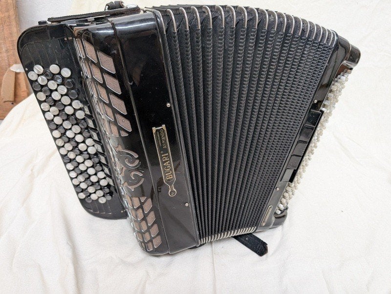 Bugari knoppenaccordeon, Muziek en Instrumenten, Overige merken, Gebruikt, Verzenden, Met koffer