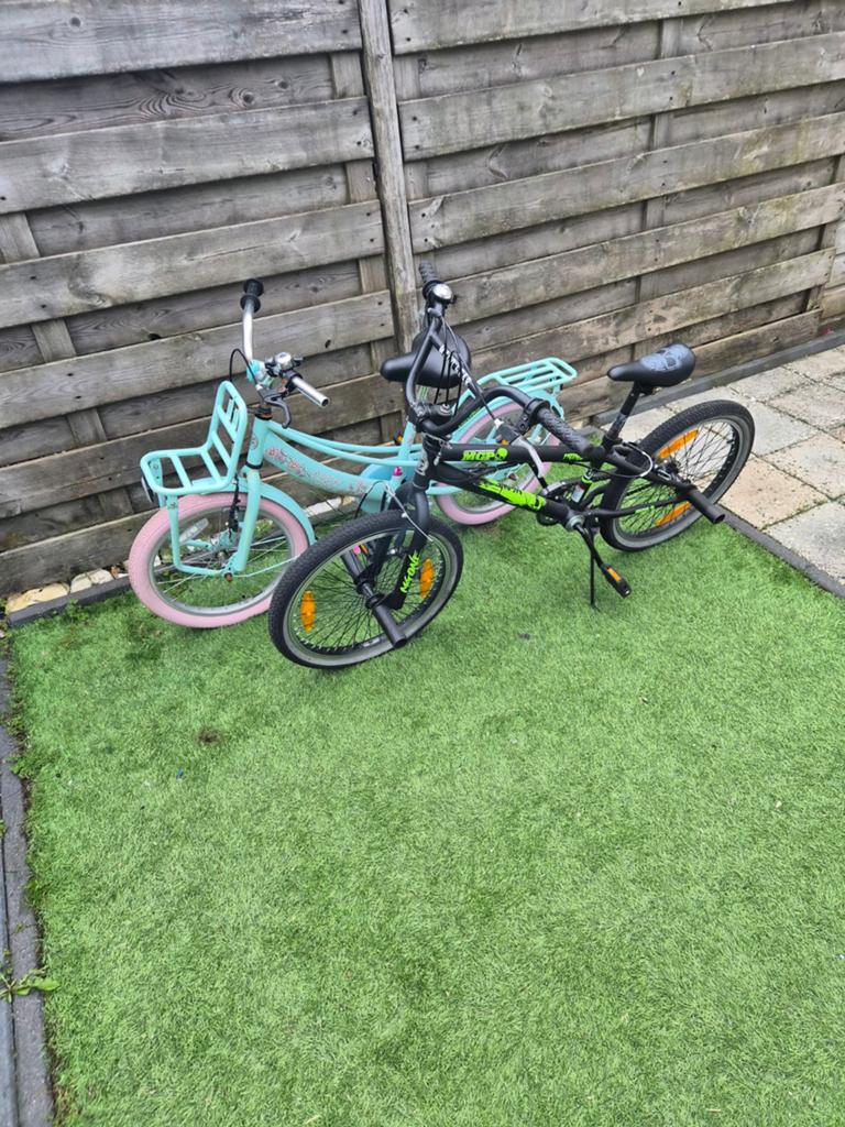 Twee kinderfietsen: Roze meisjesfiets & Zwarte jongensfiets, Ophalen, Gebruikt, Overige merken