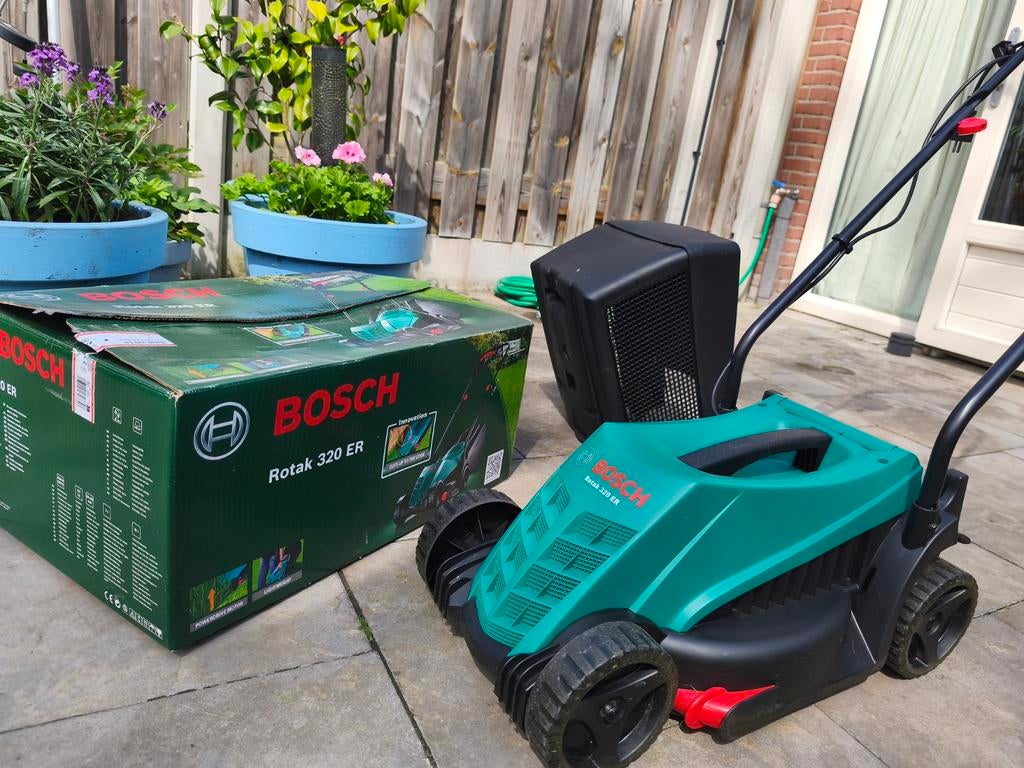 Bosch Rotak 32 ER - Zo goed als nieuw, weinig gebruikt, Tuin en Terras, Grasmaaiers, Ophalen, Elektrische grasmaaier, 30 t/m 39 cm