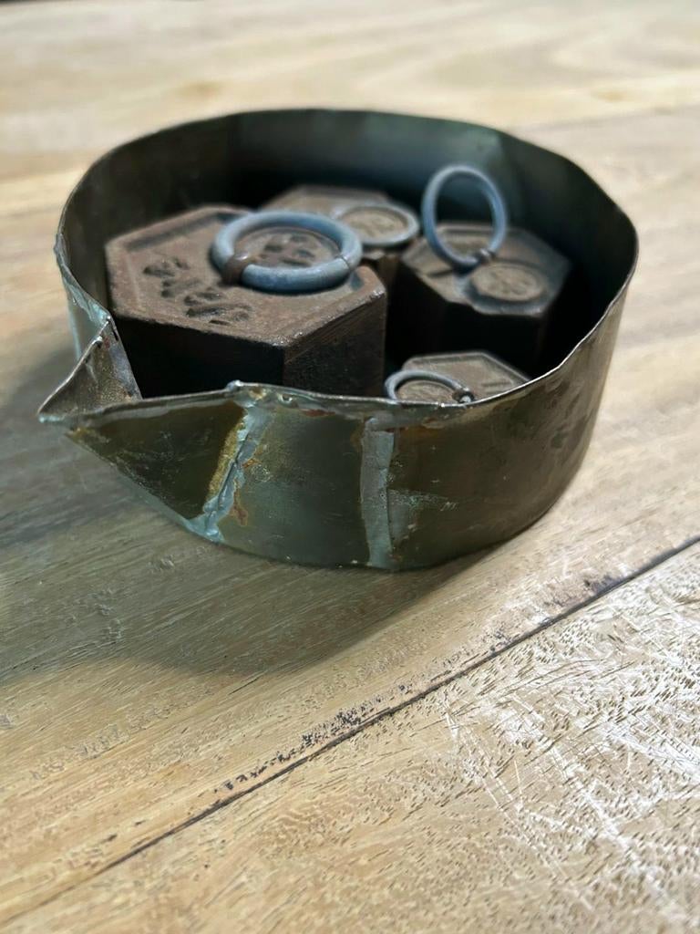 Antieke gewichten set in metalen bakje, Antiek en Kunst, Ophalen of Verzenden