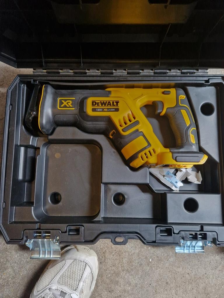 Dewalt 18v reciprozaag, Doe-het-zelf en Verbouw, Gereedschap | Zaagmachines, Ophalen, 600 tot 1200 watt, Reciprozaag, 70 mm of meer