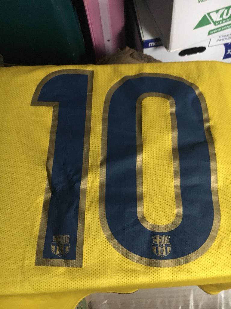 Lionel Messi Gesigneerd Barcelona match worn shirt, Verzamelen, Sportartikelen en Voetbal, Verzenden, Gebruikt, Buitenlandse clubs