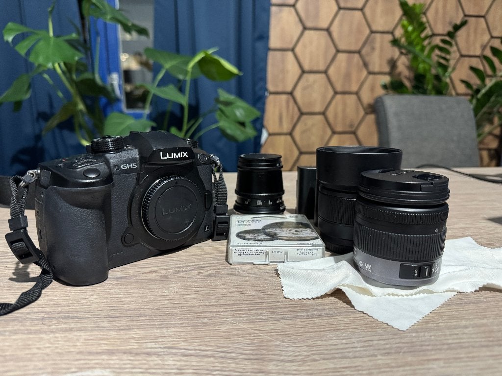 Panasonic Lumix GH5 with 3 LENSES, Panasonic, Ophalen of Verzenden, Zo goed als nieuw, 20 megapixels
